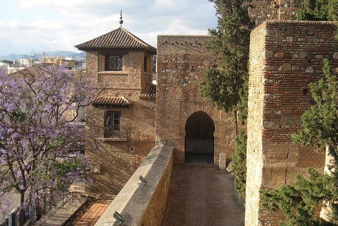 Skip the Line: Private Alcazaba & Gibralfaro with Nasrid Palaces - Insights from Travelers