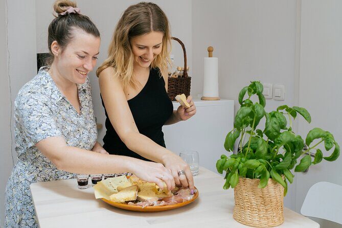 sLOVEnian Strukelj Traditional Cooking Class - Detailed Breakdown of the Itinerary