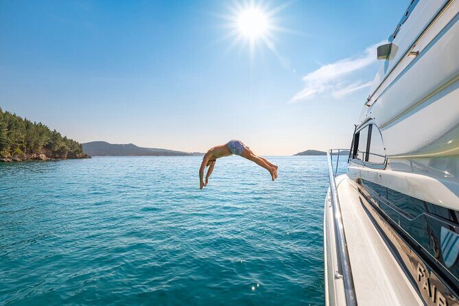 Small group by premium yacht to Elaphite - Discovering the Elaphite Islands by Yacht