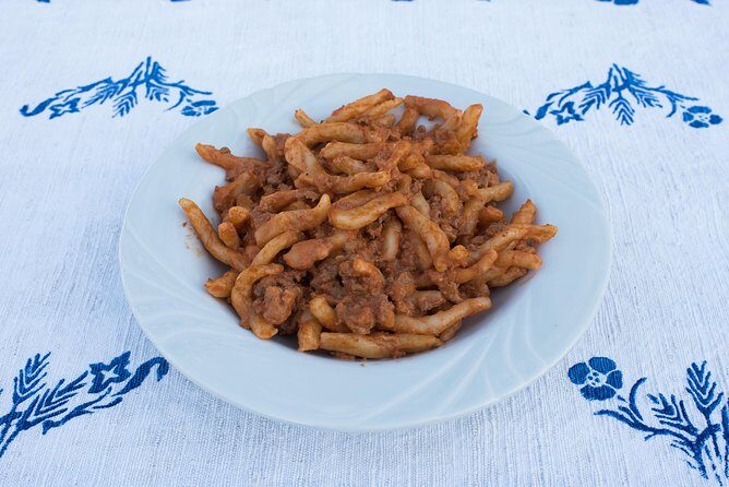 Small Group Market tour and Dining Experience at a Cesarina's home in Spoleto - Who Will Love This Experience?