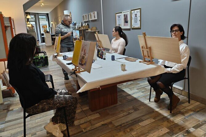 Small Painting Group with a Local Artist in Porto - The Value of the Experience