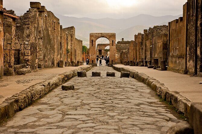 Sorrento Transfer to Rome with Pompeii Stop or Vice Versa - Who Is This Transfer Best Suited For?