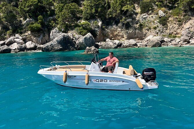 Sorrentomaxiboat tours to Capri - The Itinerary Breakdown: What You Can Expect