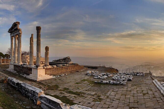 Spectacular Pergamon & Asceplion Tour From Kusadasi & Selcuk Hotels - Discovering the Pergamon Amphitheater and Sanctuary of Asclepius