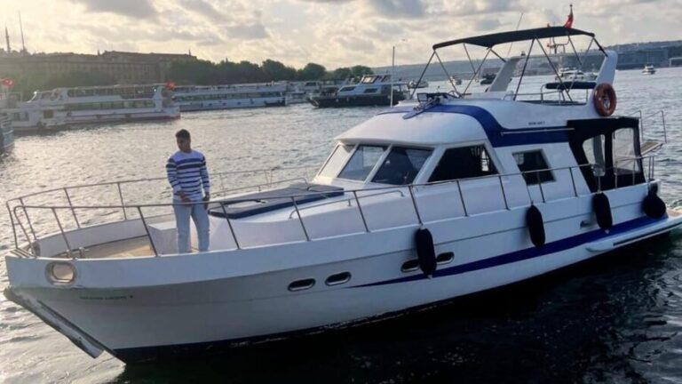 stanbul:Private Luxury Yacht on Bosphorus 14 Meter(46 feet) - Who Would Love This Experience?