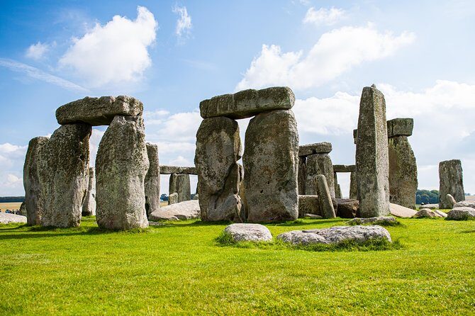 Stonehenge and Salisbury Cathedral Private Tour from Southampton - What’s Included and Not