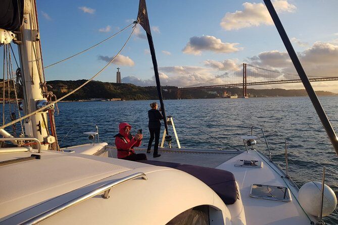 Sunset Catamaran in Lisbon | Music and Open Bar - Who Will Love This Tour