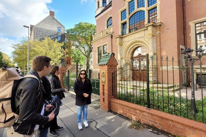 Taste and Travel Odyssey in Hanover - The First Stop: Pariser Platz and Linden Market Square
