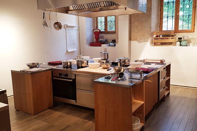 The Art of Making Pizza-Cooking Class in Unique Location with Italian Pizzachef - A Closer Look at the Milan Pizza Experience