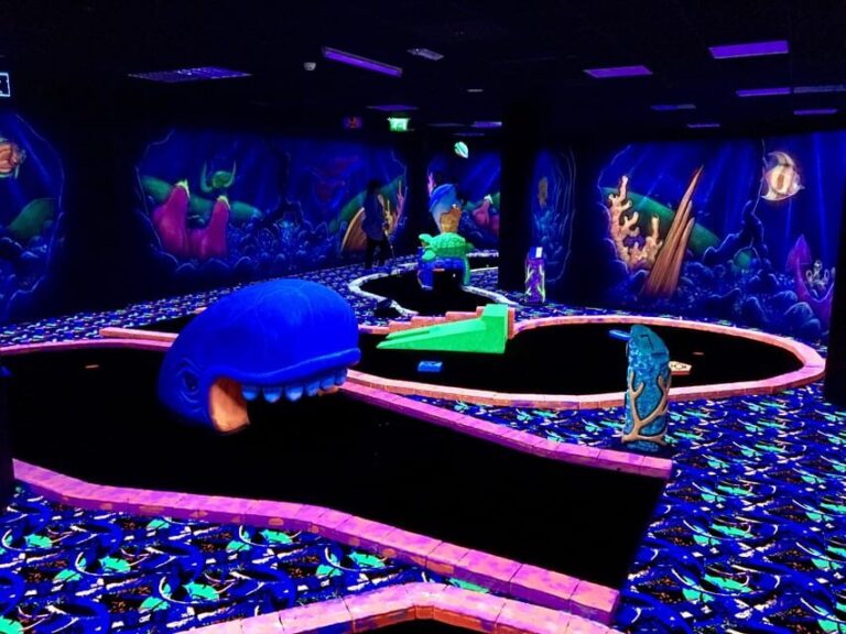 The Hague: Glowgolf Glow in the Dark Indoor Minigolf - The Sum Up