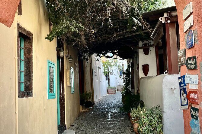 The Highlights of Santorini on a Mini Bus Daily Sunset Tour - Who Is This Tour Best Suited For?