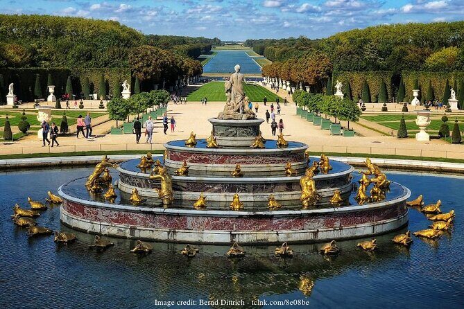 The Palace of Versailles & Gardens: Private Day Trip from Paris - Exploring the Gardens and Fountain Show