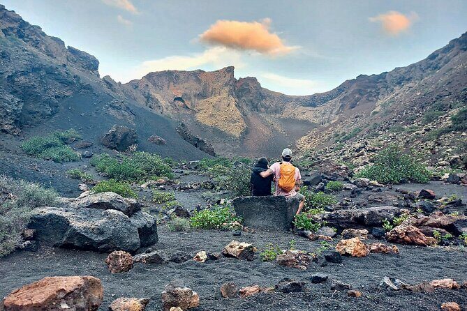 Timanfaya National Park Trekking with a Typical Canarian Snack - Authenticity and Highlights Based on Reviews