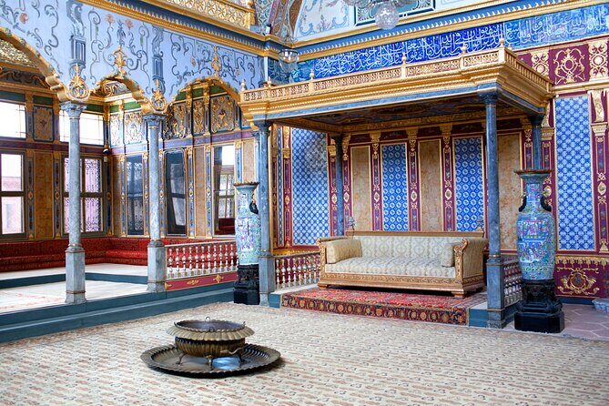 Topkapi Palace and Harem Guided tour with Skip-the-Line Tickets - The Guided Tour: A Closer Look at the Guides