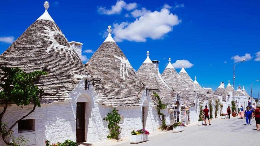 Tour di Alberobello e Matera in bus privato da Bari - Transition to Matera: The Cave City