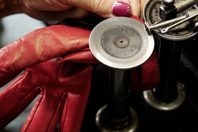 Tour Naples: Journey into the historical Neapolitan glove factory - FAQs