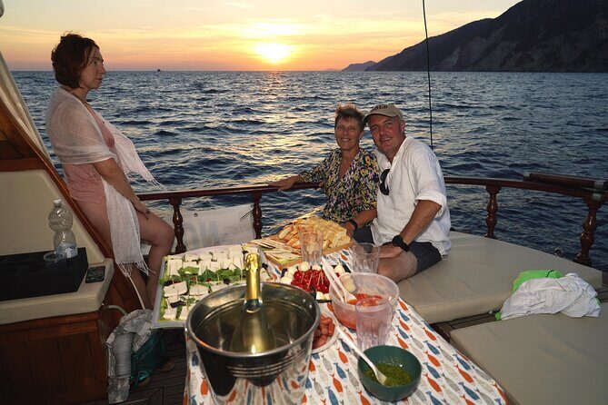 Tour of Apericena at Sunset and Dinner on Boat - Visiting the Gulf of Poets and Porto Venere