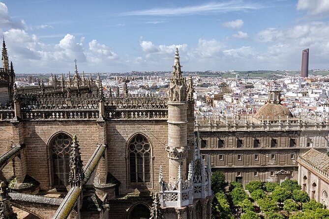 Tour to the Cathedral and the Giralda with Admission Included in Seville - A Closer Look at the Itinerary