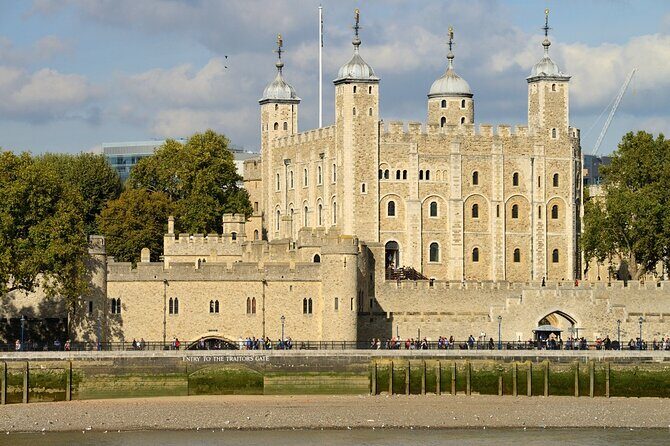 Tower of London Crown Jewels and English Royal History Tour - The Itinerary in Detail