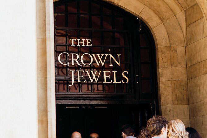 Tower of London Tour with Crown Jewels & Cruise - The River Cruise: A Relaxing Close