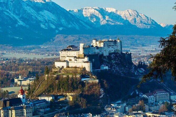 Transfer from Prague to Salzburg with Tour Stop in Cesky Krumlov - Exploring Cesky Krumlov: a highlight in the Czech Republic