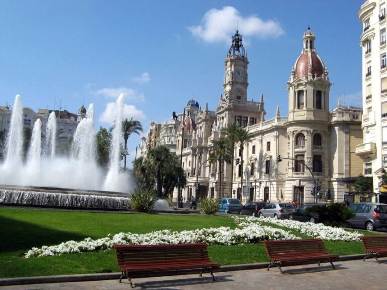Valencia: Walking Tour of the Medieval City Center - Visiting the Iconic Plaza de la Virgen