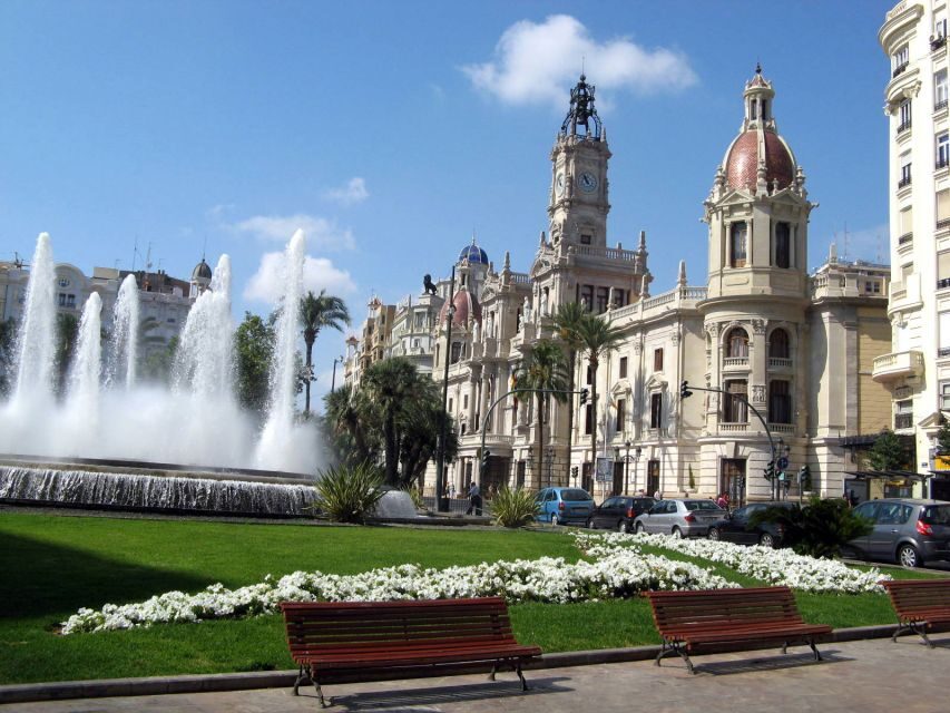Valencia: Walking Tour of the Medieval City Center - Visiting the Iconic Plaza de la Virgen