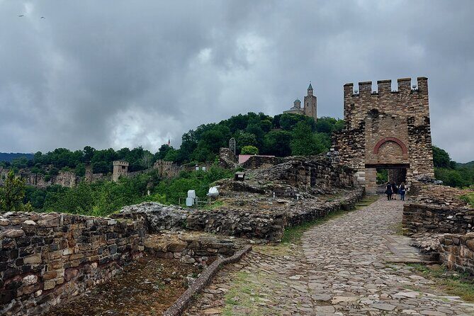 Veliko Tarnovo and Arbanasi day tour from Sofia with pickup - Honoring Bulgaria’s Kings at the Monument to the Asen Dynasty