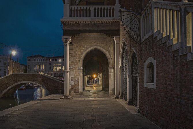 Venice: Private After Dark Tour and Gondola Ride - The Experience in Detail: What You Can Expect