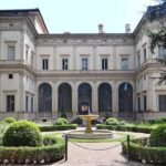 Villa Farnesina and Trastevere District Tour in Rome - Group Size and Practicalities