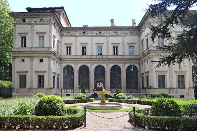 Villa Farnesina and Trastevere District Tour in Rome - Group Size and Practicalities
