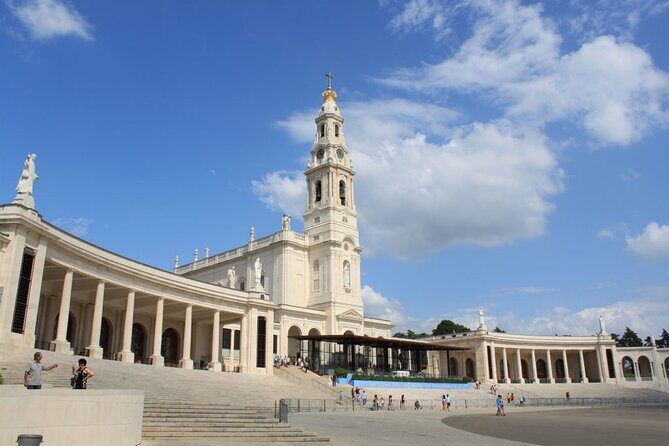 Visit to Fatima, Battle, Nazareth and Óbidos Private Full Day Tour - What the Tour Provides and What to Keep in Mind