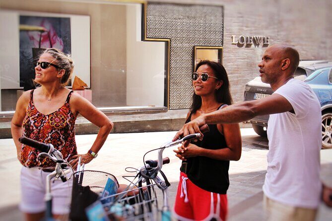 Walk or Bike- tour with Professional photoshoot - The Sum Up