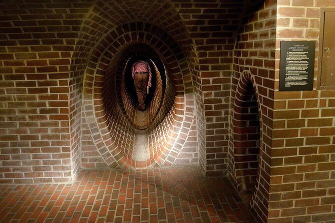 Warsaw Uprising Museum (1944) : PRIVATE SERVICE /inc. Pick-up/ - The Museum Itself: A Powerhouse of Multimedia