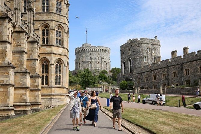 Windsor Castle Private Tour in Executive Vehicle With Admission - What to Expect at Each Location