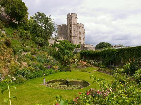 Windsor Castle Private Walking Tour with Accredited Expert Guide - What Makes This Tour Stand Out?
