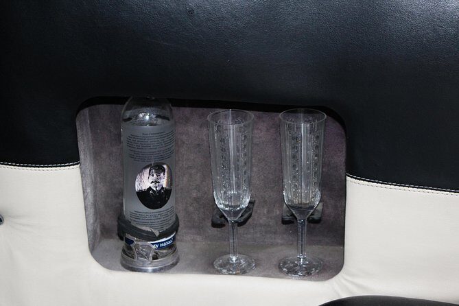 Yerevan city tour with drinks in a classic car with photography - Experiencing Yerevan in Style and Comfort