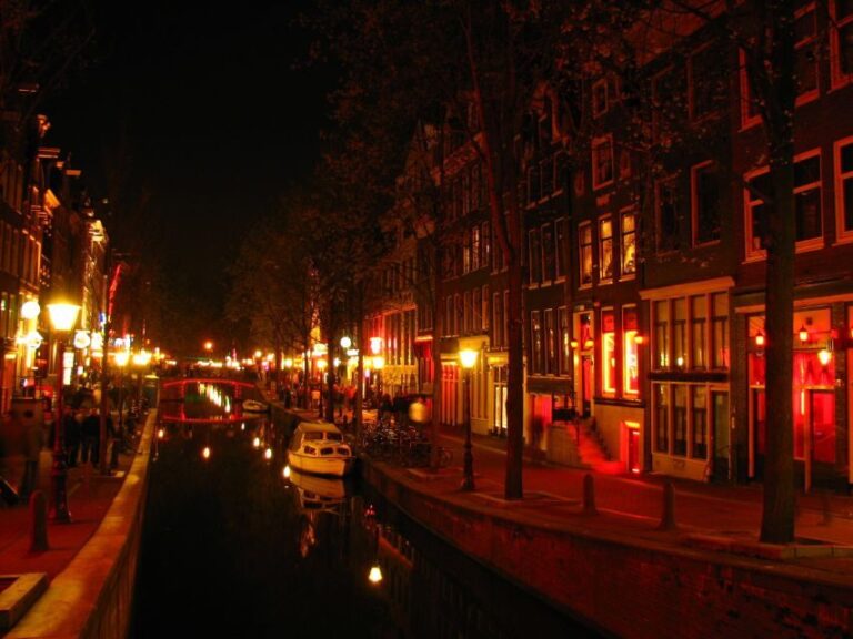Amsterdam: Private Red Light District and Food Tour - What Makes This Tour Special?