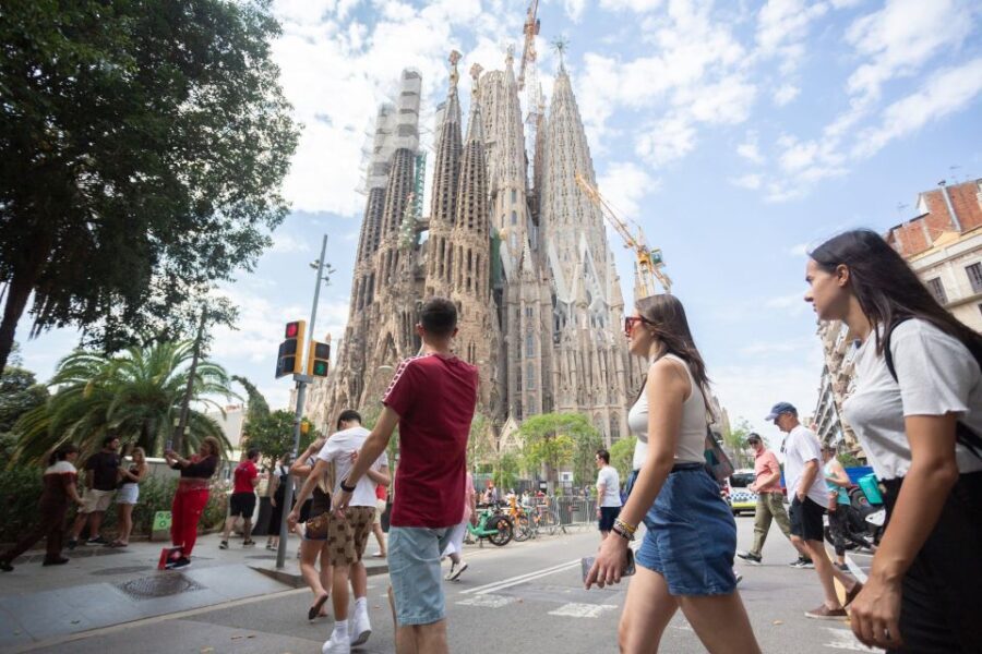 Barcelona: Sagrada Familia Fast Track Guided Tour - An In-Depth Look at the Tour Experience
