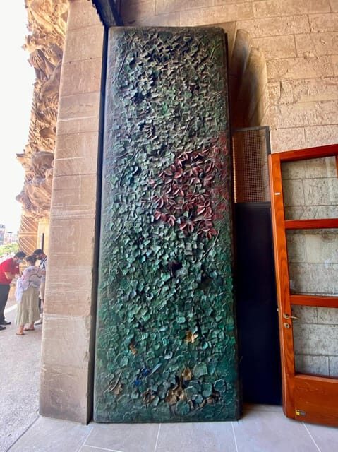 Barcelona: Sagrada Familia Private Guided Tour - Who Should Consider This Tour?