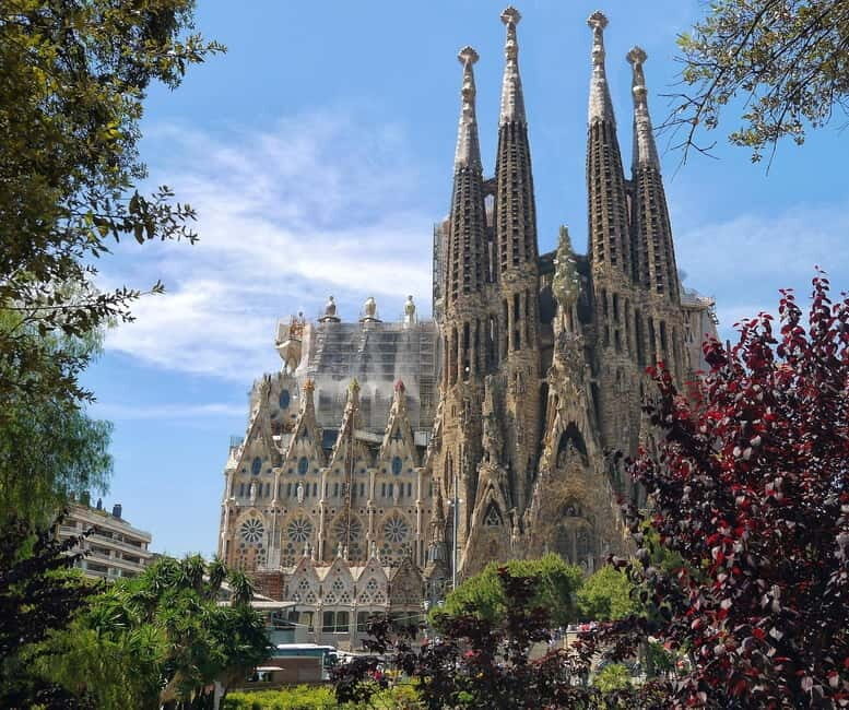 Barcelona: Sagrada Familia Skip-the-line Tour with Guide - Practical Details That Matter