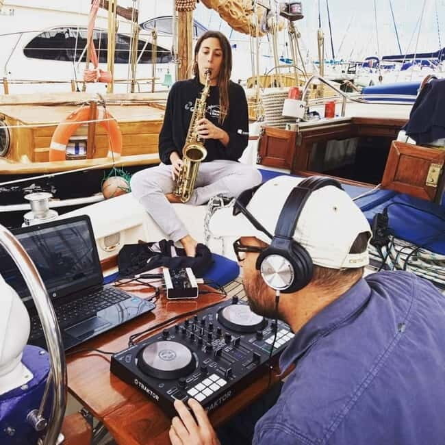 Barcelona: Sailing Trip with Snacks and Drinks - Detailed Breakdown of the Itinerary