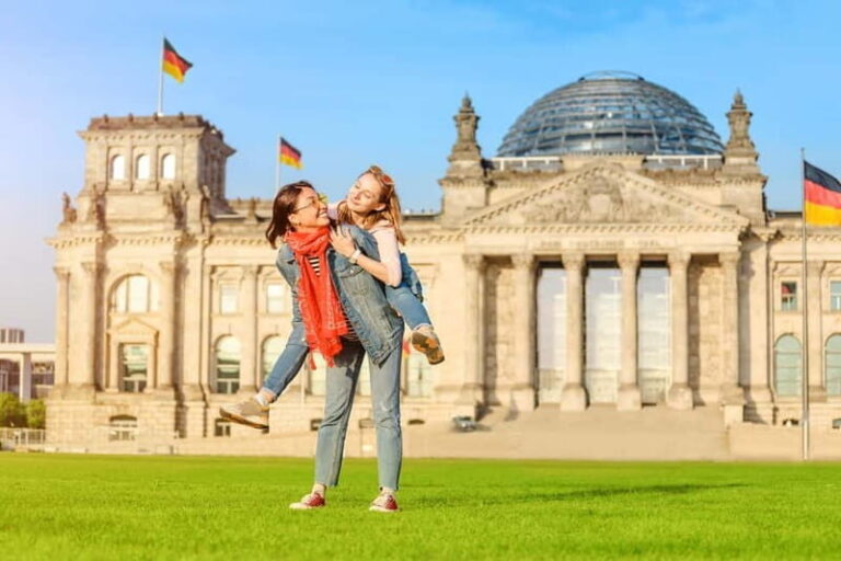 Berlin Essentials: Private Photoshoot at Berlin's top sites - What to Expect During Your Photoshoot