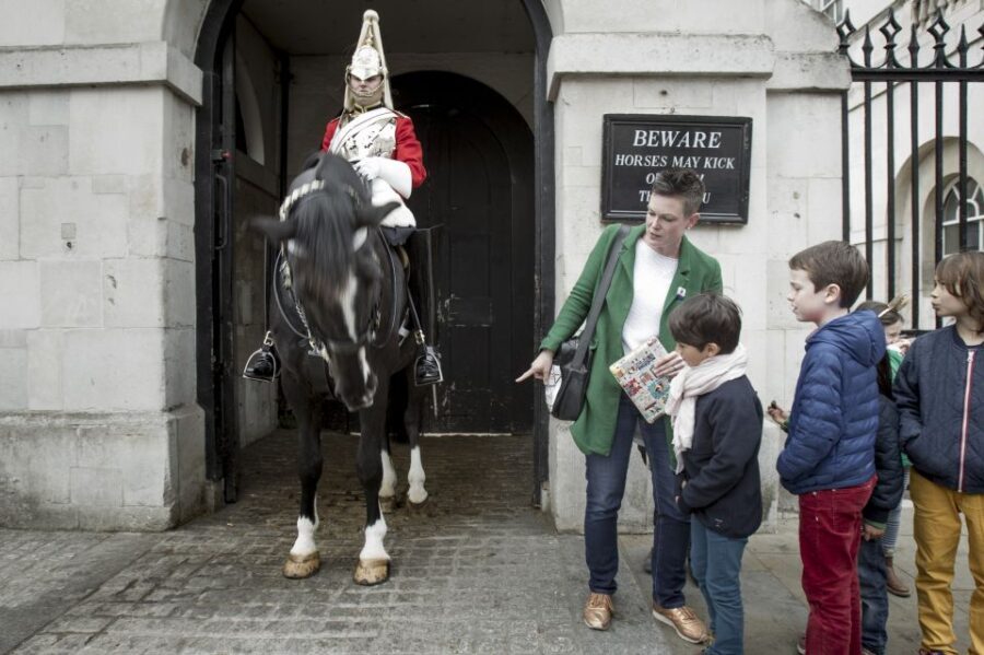 Bobbies, Corgis and the 7 Lions - The Highlights: Sights and Stories