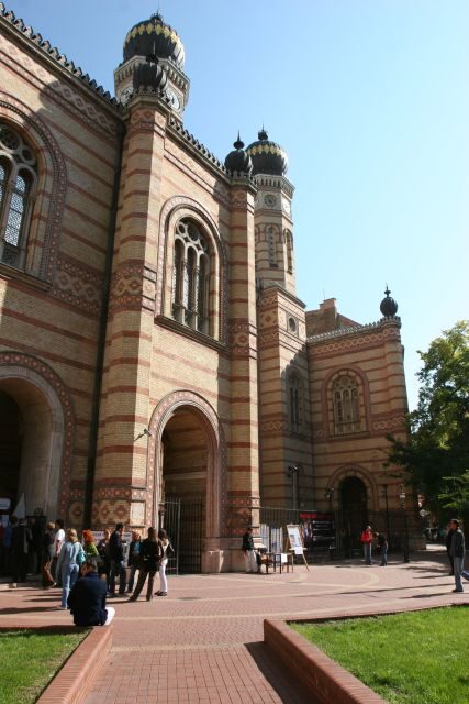 Budapest: Jewish Heritage Guided Tour with Synagogue Ticket - Who Is This Tour Perfect For?