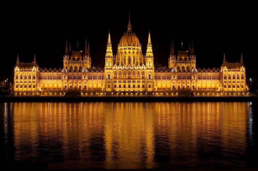 Budapest Night Tour and Danube Boat Ride (optional) - Who Should Consider This Tour?