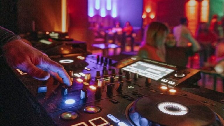 Cappadocia: Guided Bar Crawl with Hotel Pickup and Snack - The Experience and What to Expect