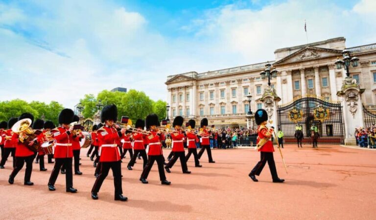 Changing of Guards, Tower of London, Beefeaters & Cruise - What to Keep in Mind