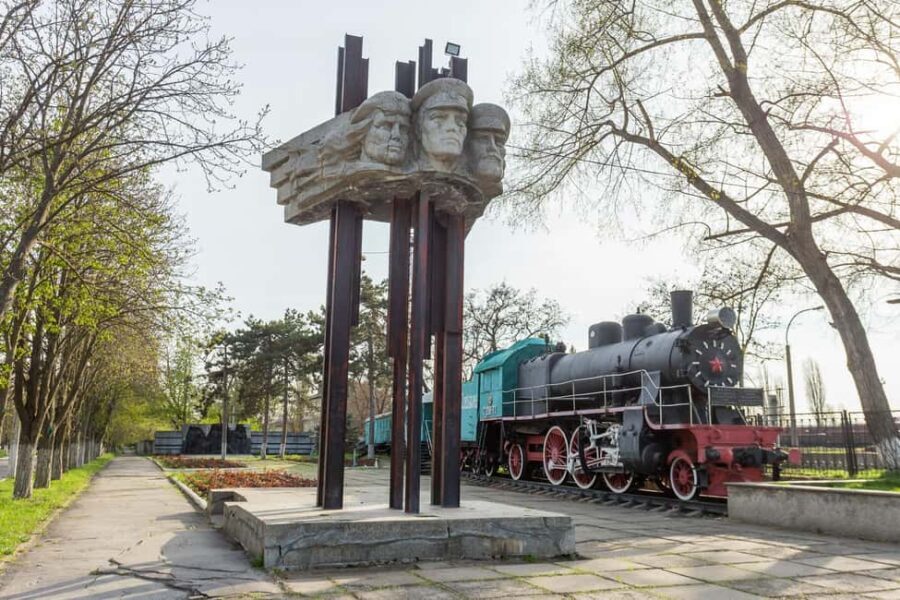 Chisinau:Transnistria Soviet Era& Castle Mimi Winery by car - Bender Fortress and Soviet Heritage — Stepping Back in Time