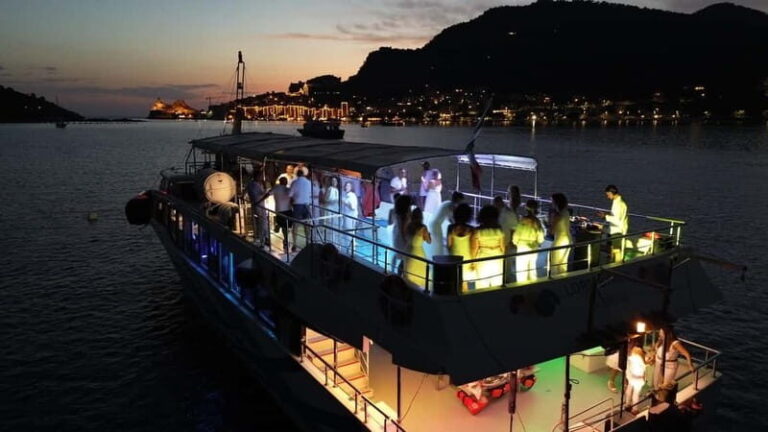 Cinque Terre: Sunset cruise tour with aperitif - An in-depth look at the experience